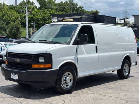 Used 2017 Chevrolet Express 2500 RWD image 4