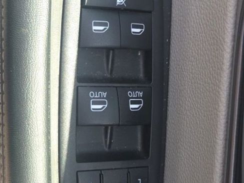 Used 2023 Chrysler Pacifica Touring-L FWD image 26