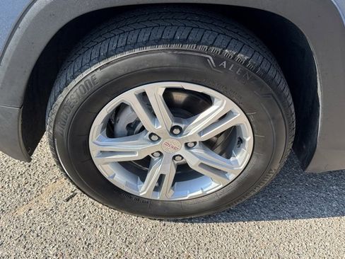 Used 2024 GMC Terrain SLE w/ Fleet Convenience Package image 9