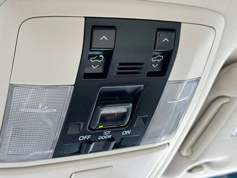 Certified 2023 Lexus GX 460 Premium w/ Premium Package AWD/4WD image 21