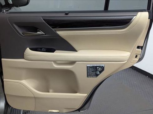 Used 2018 Lexus LX 570 4WD image 19