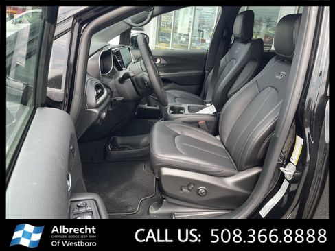 New 2026 Chrysler Pacifica Select image 10