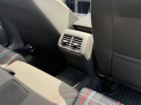 Used 2018 Volkswagen GTI SE FWD image 19