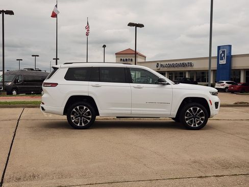Used 2023 Jeep Grand Cherokee L Overland w/ Luxury Tech Group IV AWD/4WD image 7