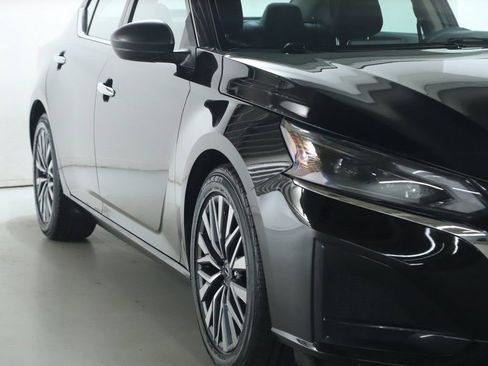 Used 2025 Nissan Altima 2.5 SV FWD image 8