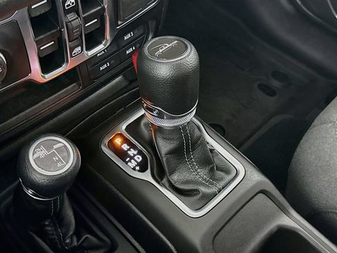 Used 2024 Jeep Gladiator Sport AWD/4WD image 17