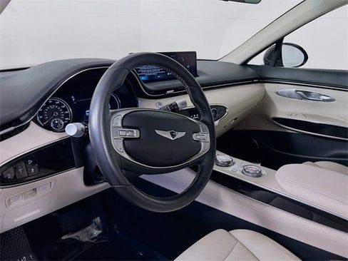 Used 2022 Genesis GV70 2.5T image 11