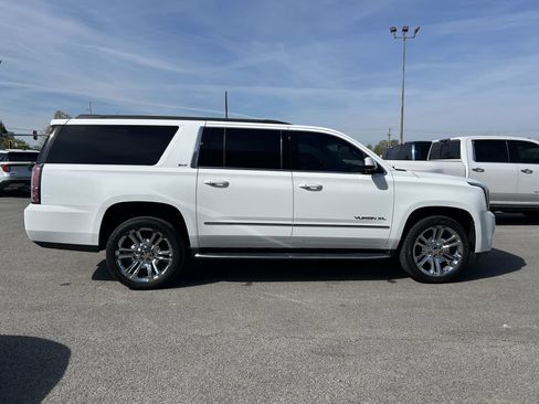 Used 2019 GMC Yukon XL SLT w/ Premium Edition image 3