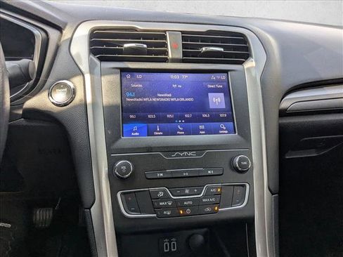 Used 2019 Ford Fusion SE image 10