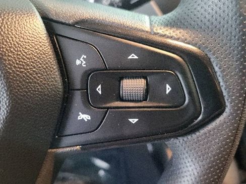 Used 2023 Chevrolet TrailBlazer LT FWD image 33