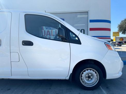 Used 2020 Nissan NV200 S image 25