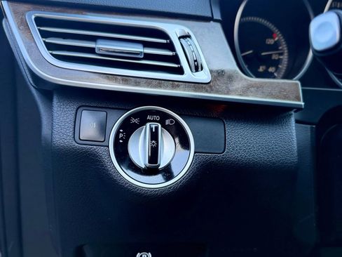 Used 2014 Mercedes-Benz E 350 4MATIC Sedan image 23