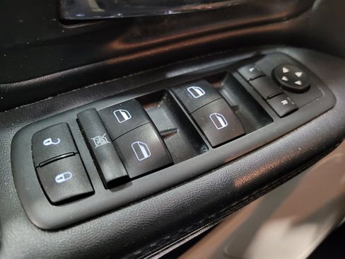 Used 2015 Dodge Grand Caravan SXT w/ Rear Park Assist Package FWD image 27
