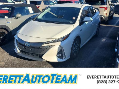 Used 2022 Toyota Prius Prime LE image 1