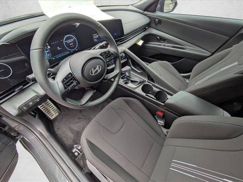 Certified 2025 Hyundai Elantra SEL FWD image 3