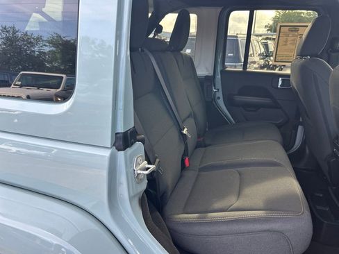 Used 2024 Jeep Wrangler Unlimited Sahara AWD/4WD image 27