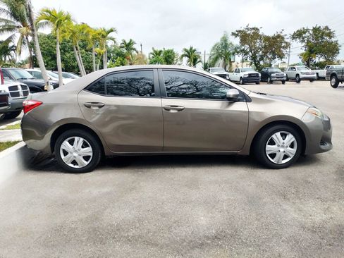 Used 2017 Toyota Corolla LE image 8