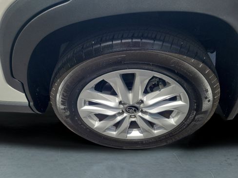 Used 2024 Toyota Corolla Cross LE FWD image 9