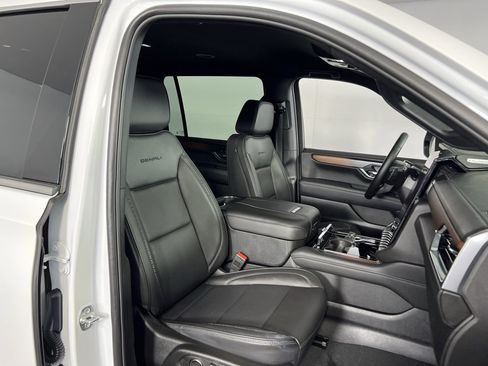 Used 2025 GMC Yukon XL Denali image 34