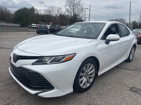 Used 2018 Toyota Camry LE image 22