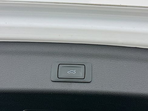 Used 2025 Audi Q3 2.0T Premium image 31