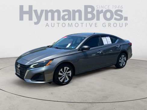 Certified 2025 Nissan Altima 2.5 S FWD image 9