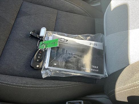 Used 2025 Chevrolet Trax LS w/ LS Convenience Package image 11