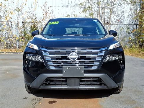 Used 2025 Nissan Rogue S image 3