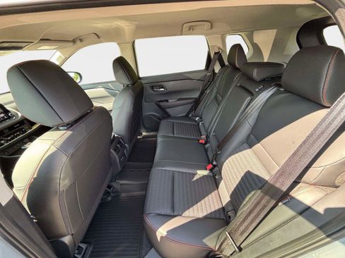 Used 2026 Nissan Rogue SV image 13