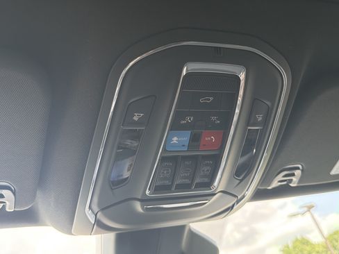 Used 2024 Jeep Wagoneer Series II AWD/4WD image 5