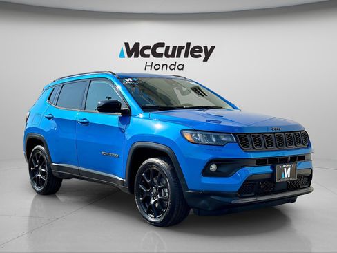 Used 2025 Jeep Compass Latitude w/ Altitude Special Edition AWD/4WD image 1