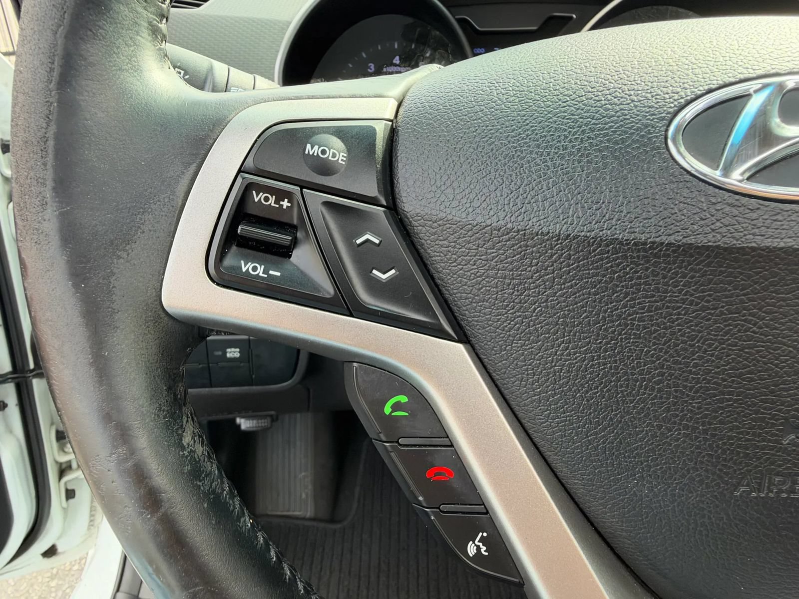 Used 2013 Hyundai Veloster w/ Style Pkg FWD image 30