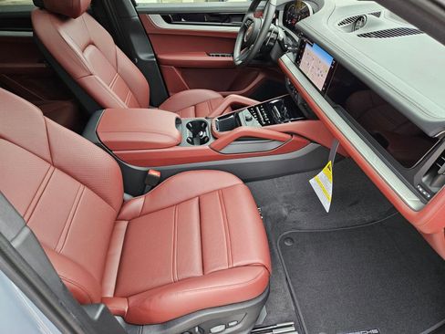 New 2026 Porsche Cayenne image 25