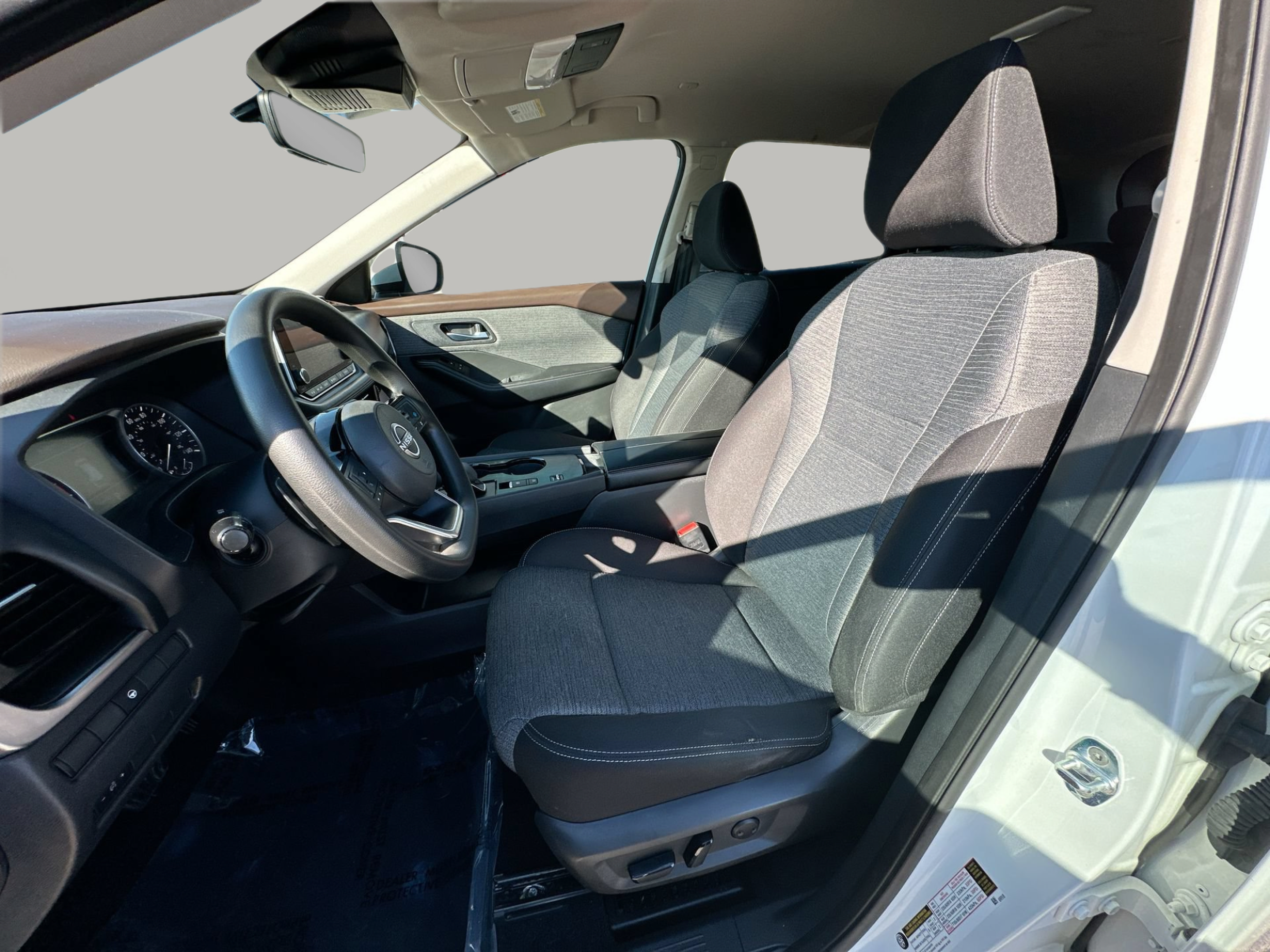 Used 2023 Nissan Rogue SV FWD image 13