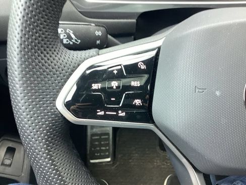 Used 2024 Volkswagen Tiguan SE R-Line AWD/4WD image 19