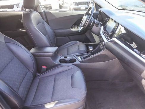 Used 2022 Kia Niro EX image 17