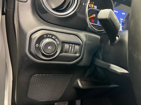 Used 2020 Jeep Wrangler Unlimited Sahara AWD/4WD image 24