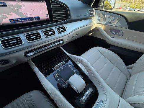 Used 2025 Mercedes-Benz GLS 450 4MATIC image 38