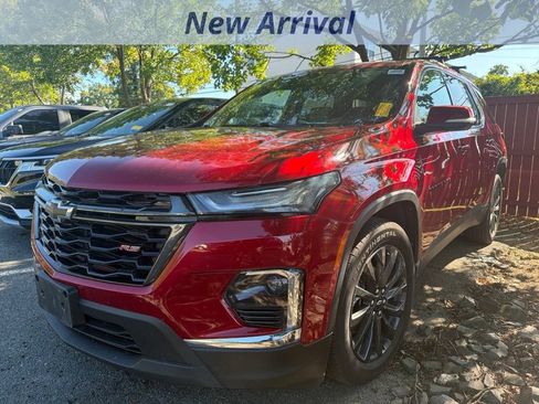 Used 2023 Chevrolet Traverse RS AWD/4WD image 1