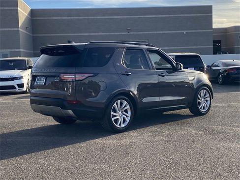 Used 2017 Land Rover Discovery HSE image 27