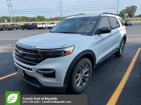 Used 2021 Ford Explorer XLT w/ Equipment Group 202A AWD/4WD image 3