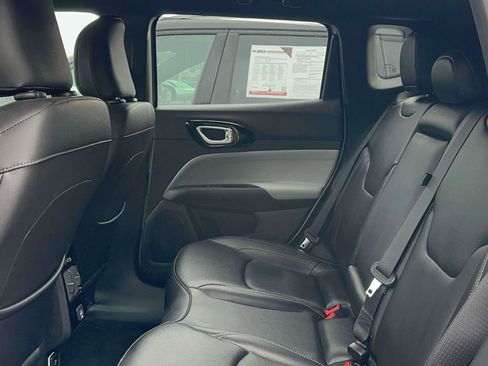Used 2025 Jeep Compass Limited image 10