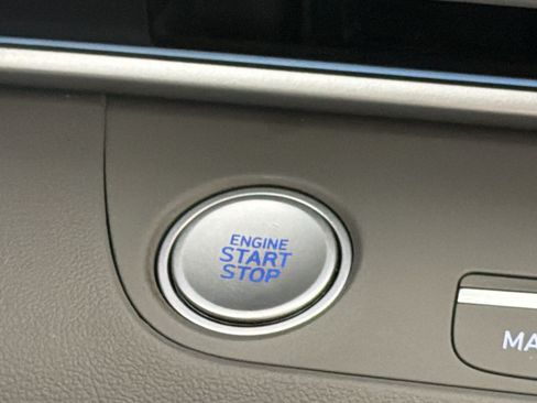 Used 2025 Hyundai Elantra SEL FWD image 17