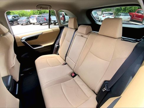 Used 2019 Toyota RAV4 LE w/ Carpet Mat Package AWD/4WD image 16