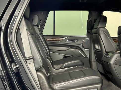 Used 2021 Cadillac Escalade Luxury AWD/4WD image 13