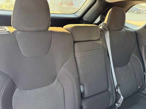 Used 2019 Jeep Cherokee Latitude w/ Popular Appearance Group FWD image 33