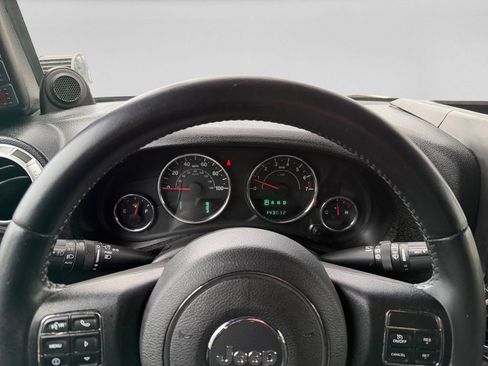 Used 2012 Jeep Wrangler Unlimited Sahara w/ Dual Top Group AWD/4WD image 21