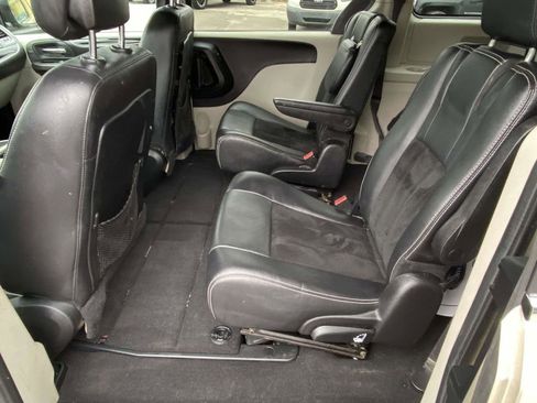 Used 2014 Dodge Grand Caravan SXT image 8
