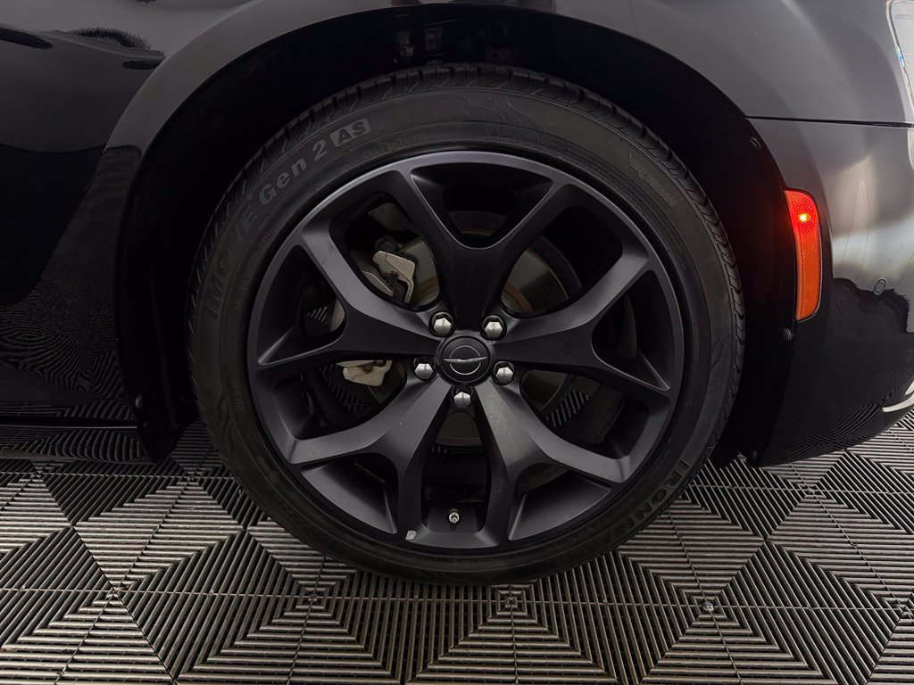 Used 2023 Chrysler 300 S w/ Comfort Group RWD image 11