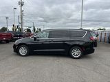 Used 2023 Chrysler Pacifica Touring-L image 2